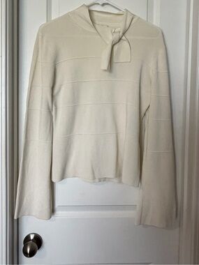 Casual Corner Cream Tie-Neck Lightweight Sweate
Size M